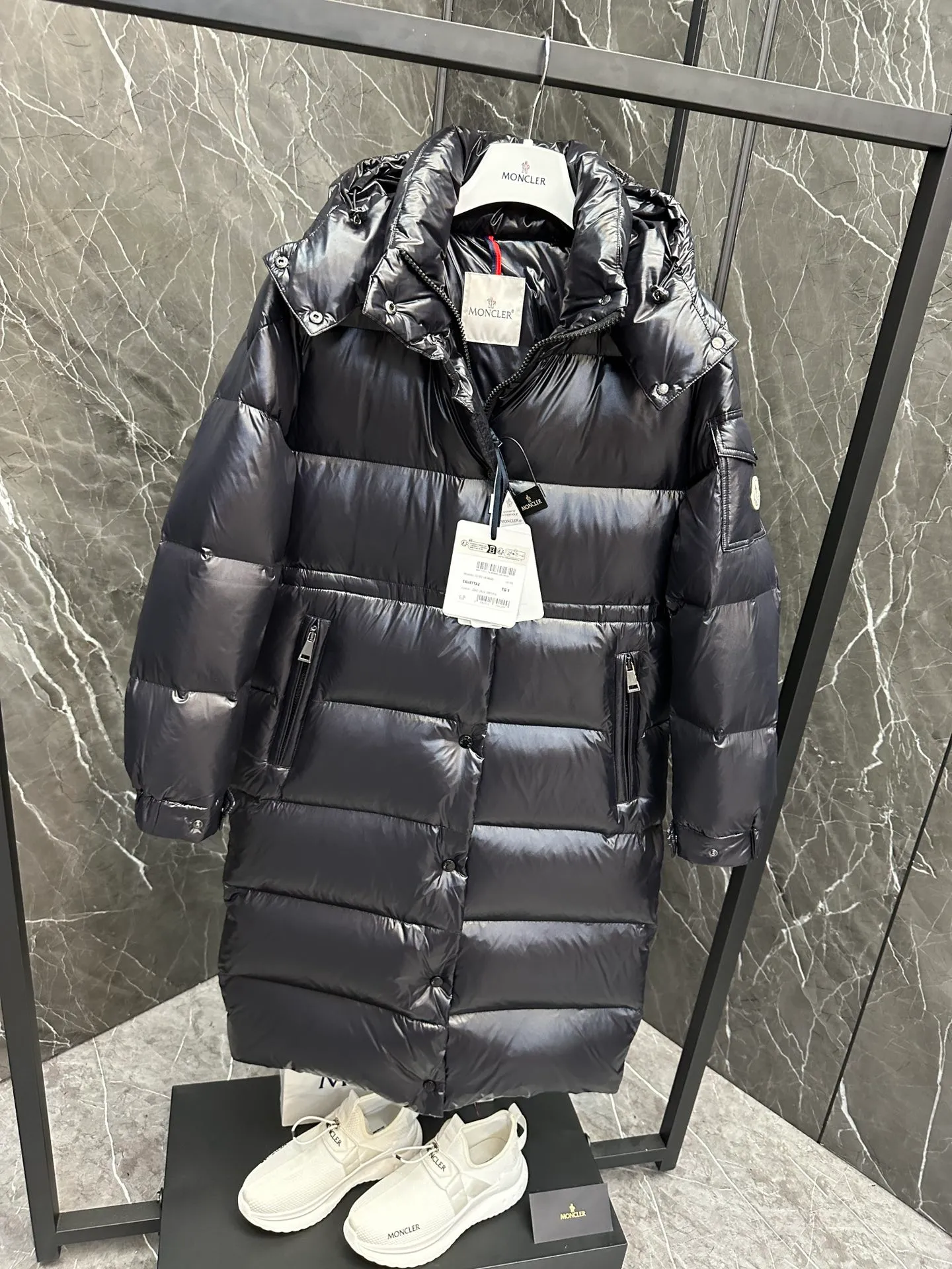 ⬆️Moncler Cavettaz .480 ❗️❗️❗️ . .Premium . . Cavettaz nylon laqué ， 。 Cavettaz Classic ， 。 nylon laqué ， 。 nylon laqué Nylon laqué Size : 0-2 Black Cream White